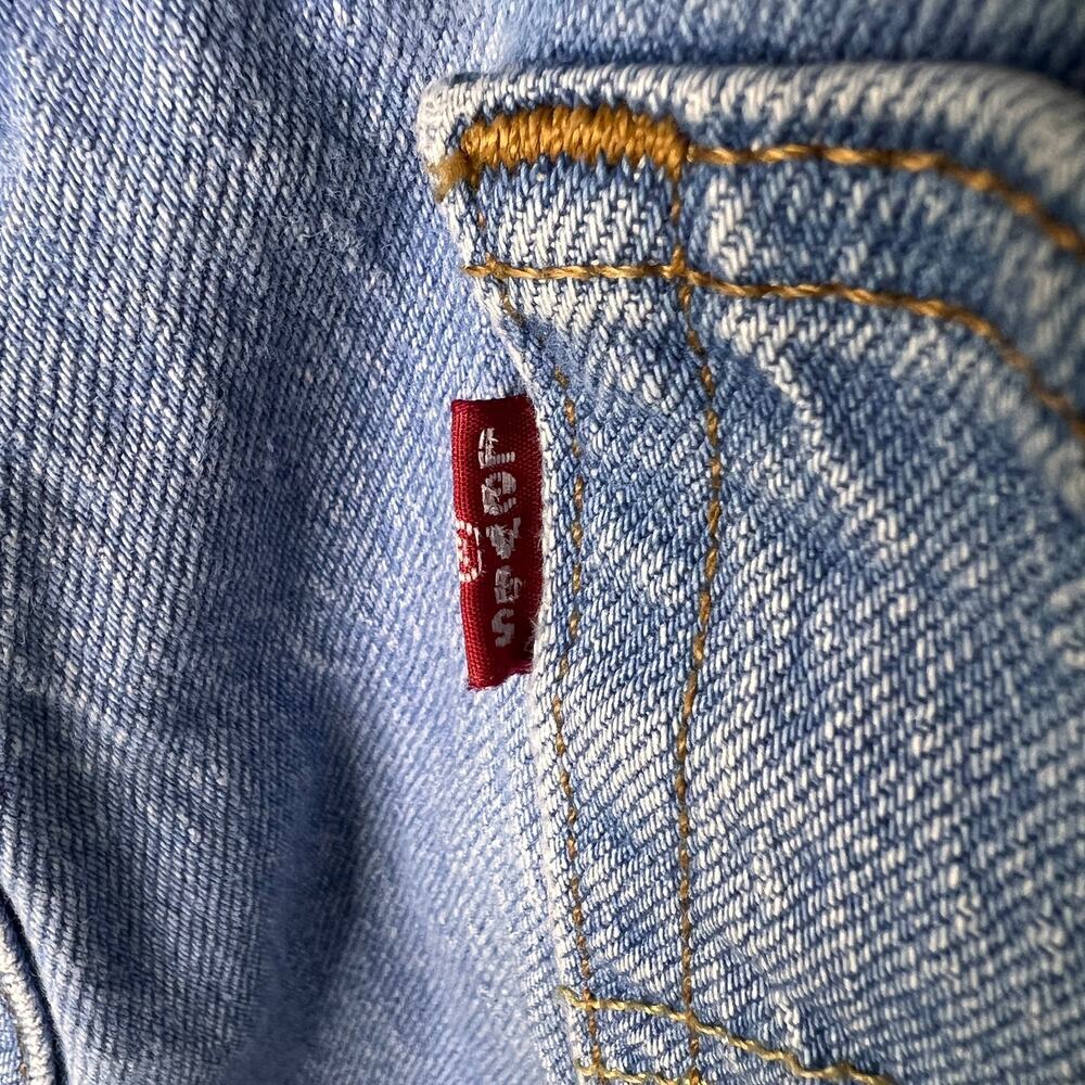 Levis Jeans Womens Size W28XL32 Light Wash Button Fly Distressed Straight Leg - Picture 13 of 16